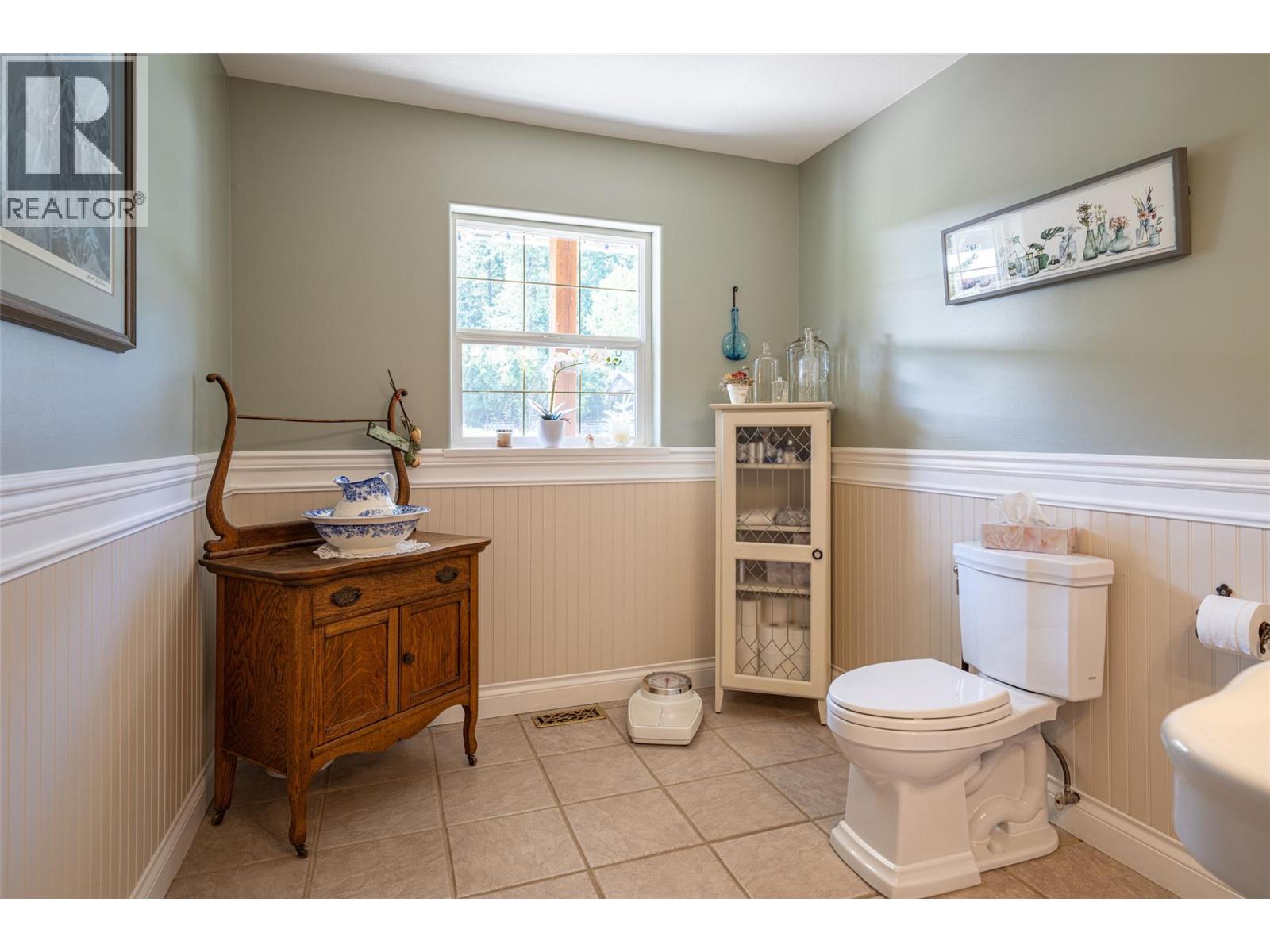  2990 50 Street Northwest, Salmon Arm