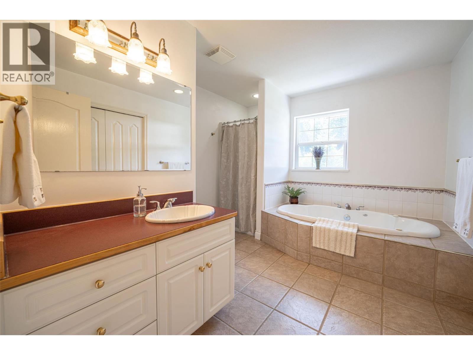  2990 50 Street Northwest, Salmon Arm