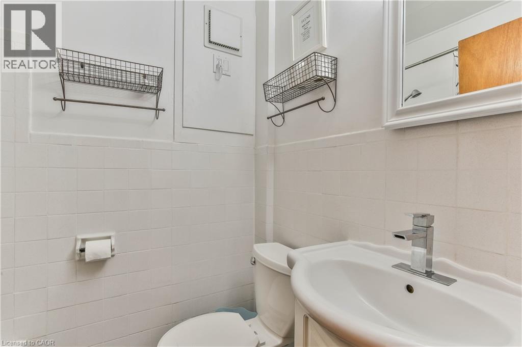 7 WILLOW Avenue - 25