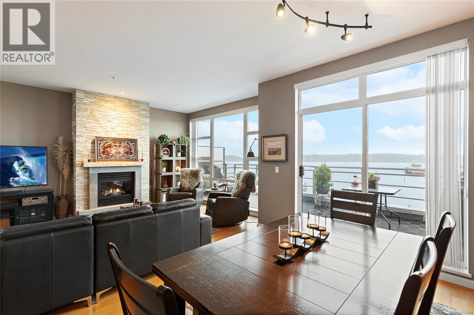 #TH15 38 FRONT ST - 10