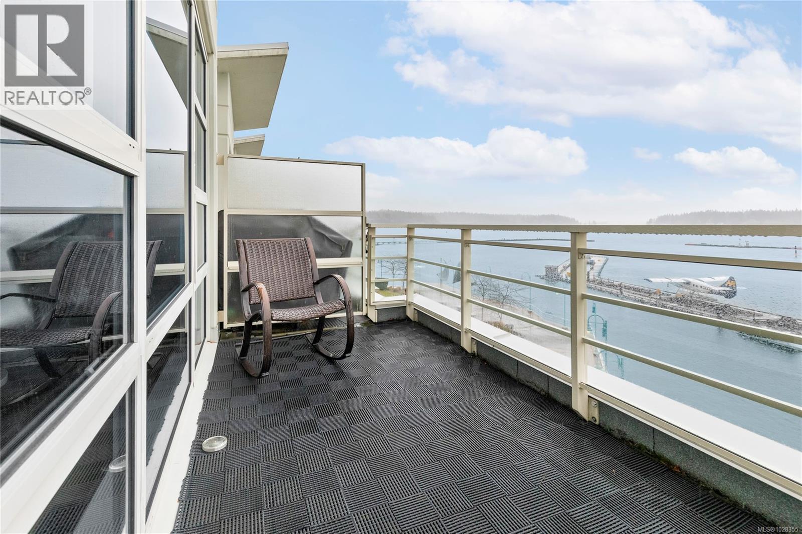 #TH15 38 FRONT ST - 14