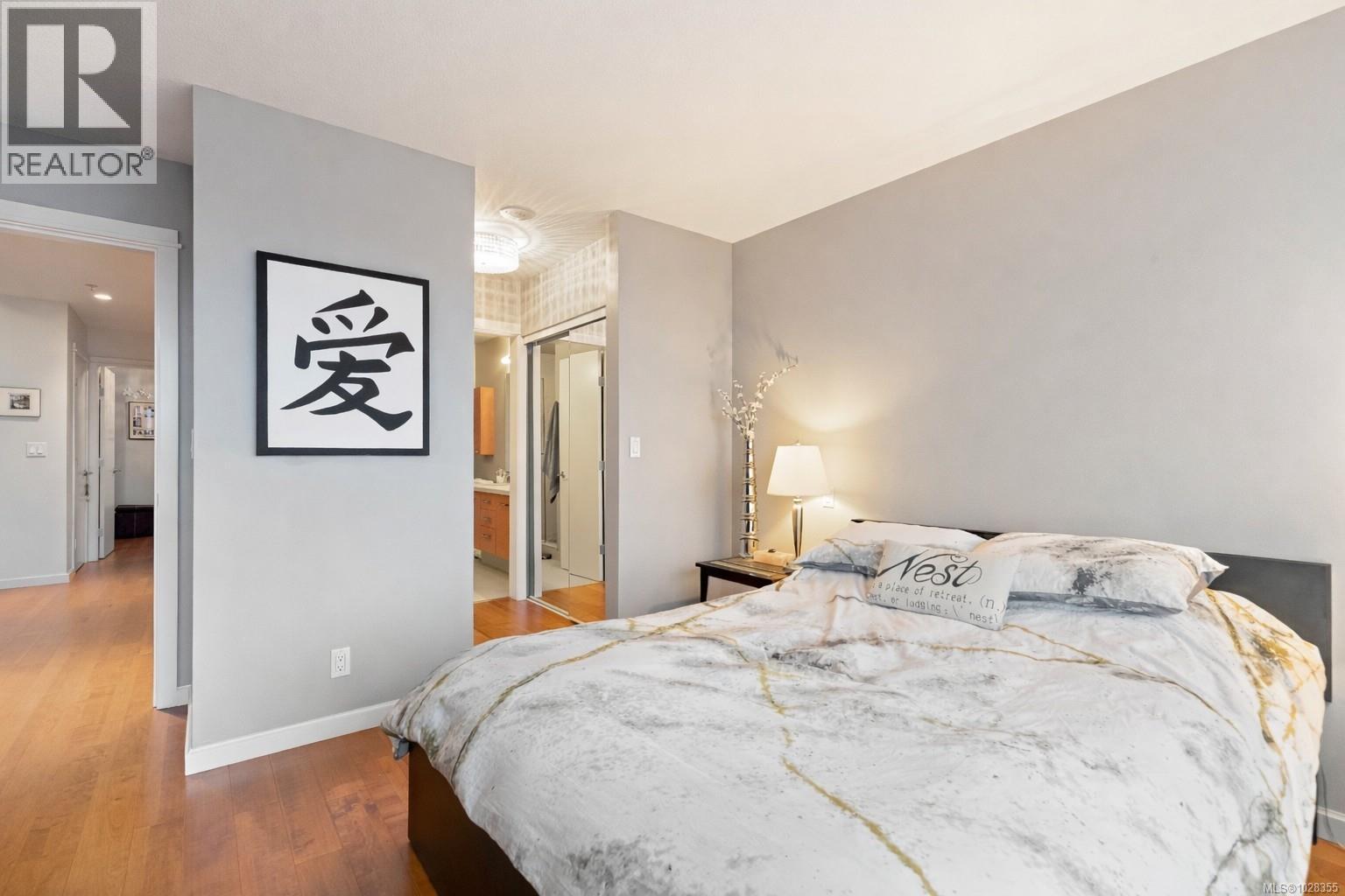 #TH15 38 FRONT ST - 33