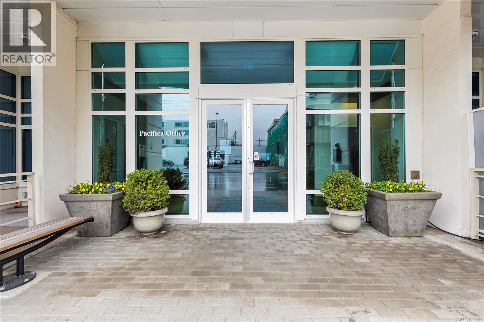 #TH15 38 FRONT ST - 4