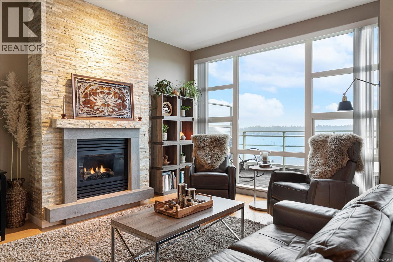 #TH15 38 FRONT ST - 6