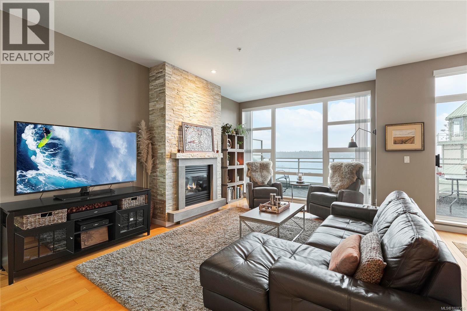 #TH15 38 FRONT ST - 8