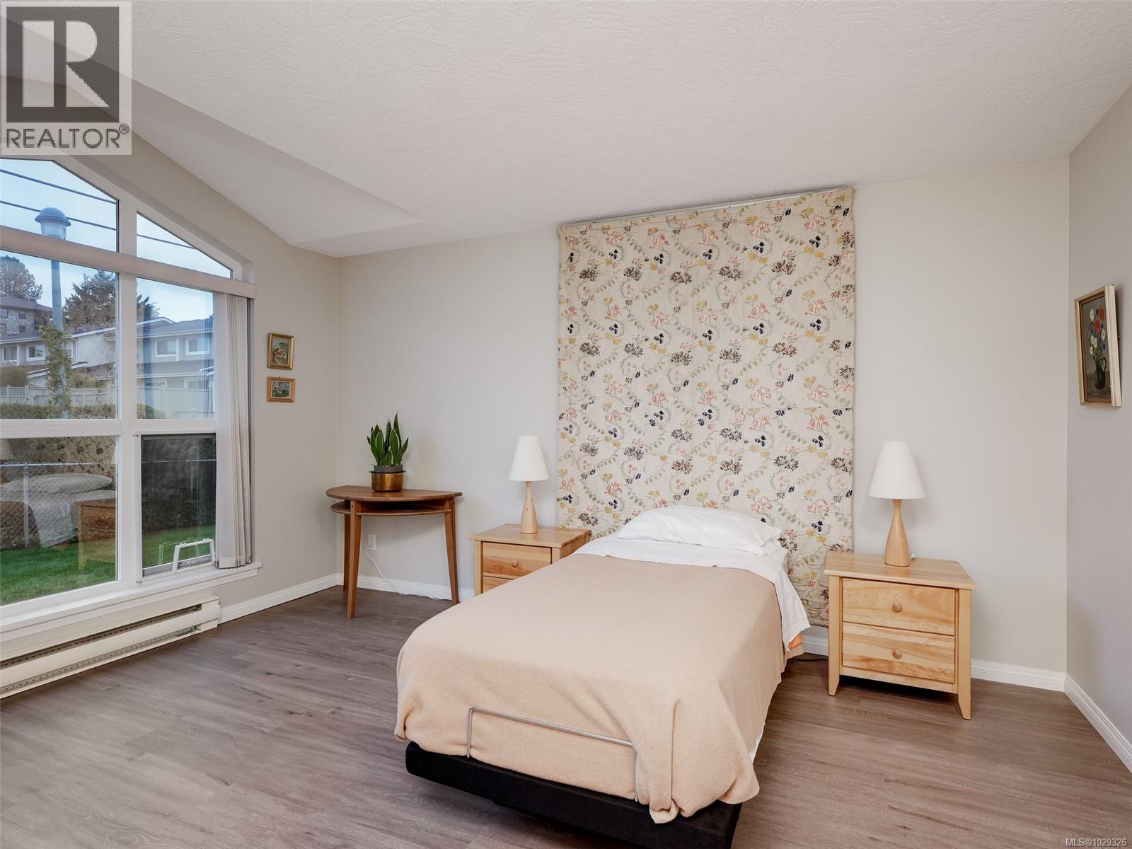 12 1473 Garnet Road, Saanich