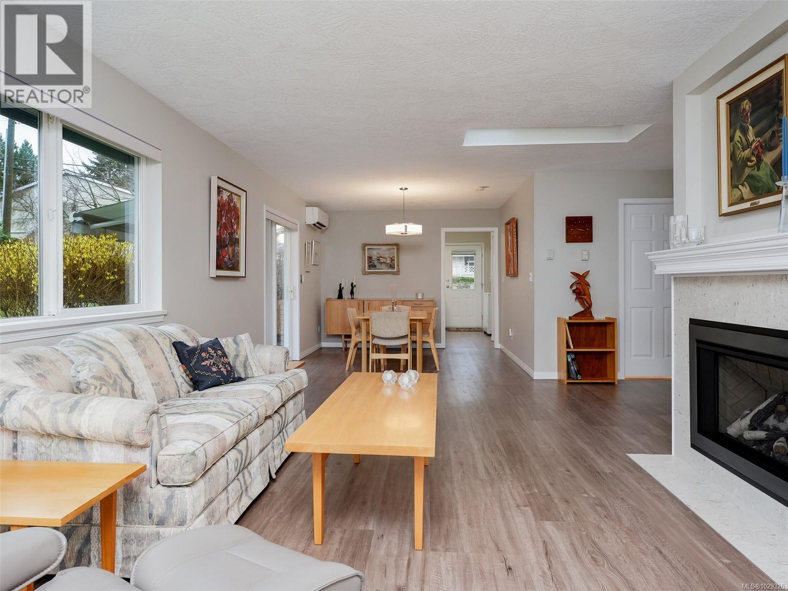 12 1473 Garnet Road, Saanich