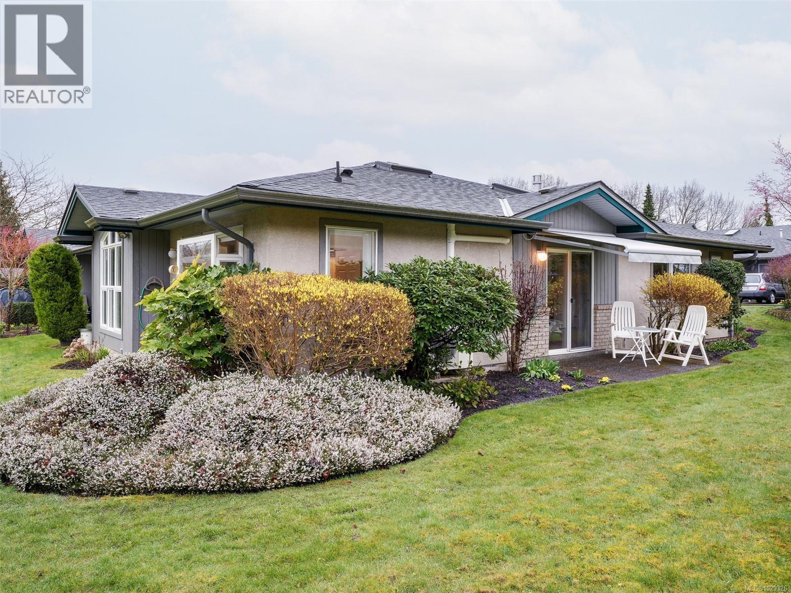 12 1473 Garnet Road, Saanich