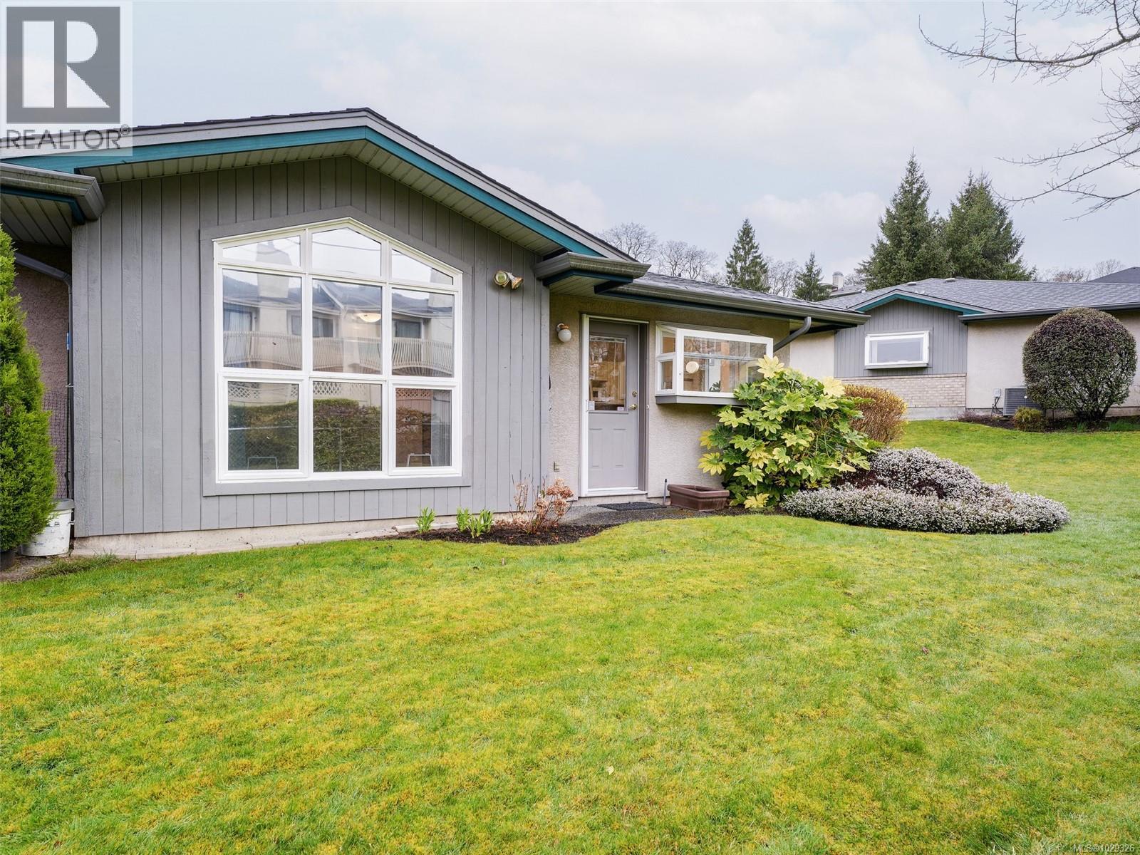 12 1473 Garnet Road, Saanich
