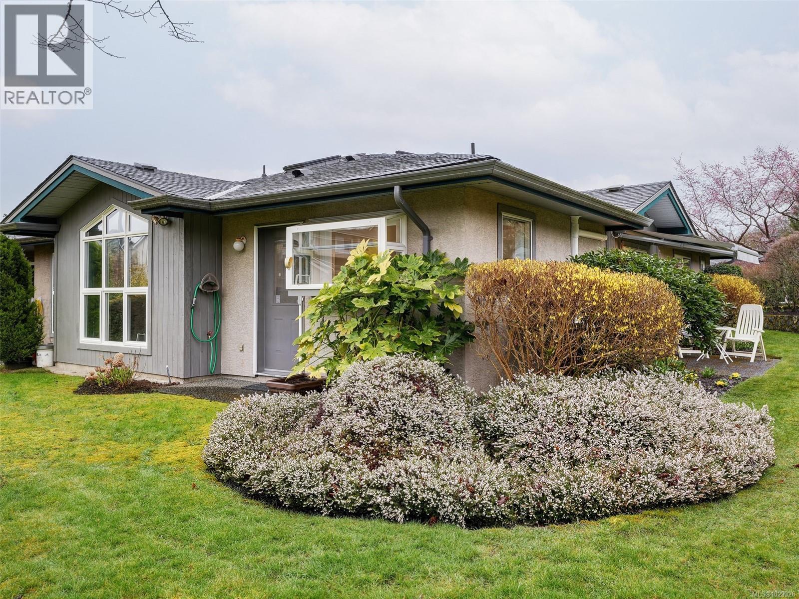 12 1473 Garnet Road, Saanich