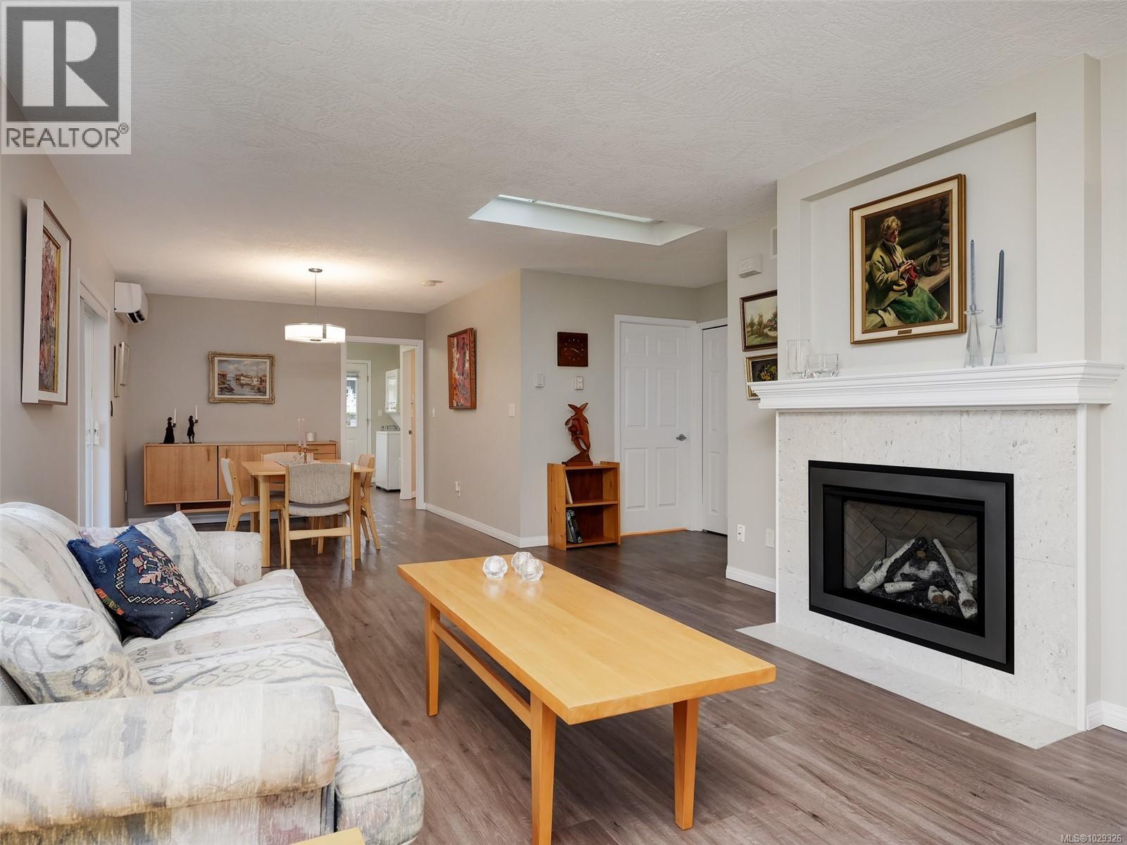 12 1473 Garnet Road, Saanich