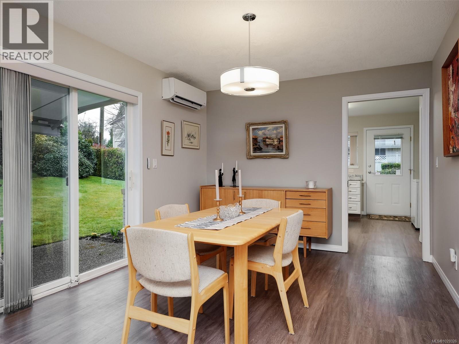 12 1473 Garnet Road, Saanich