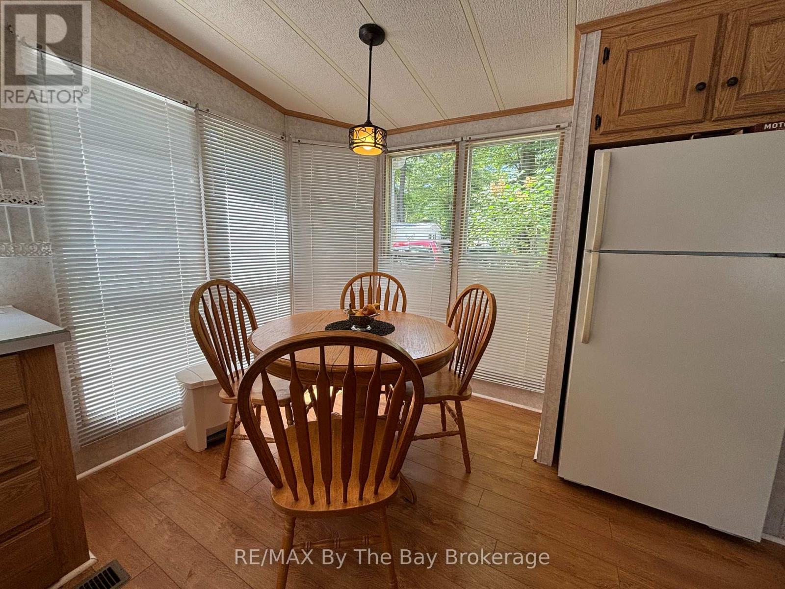154 - 85 THEME PARK DRIVE — photo 25