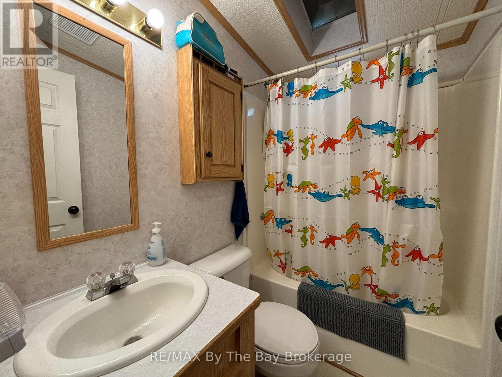 154 - 85 THEME PARK DRIVE — photo 38