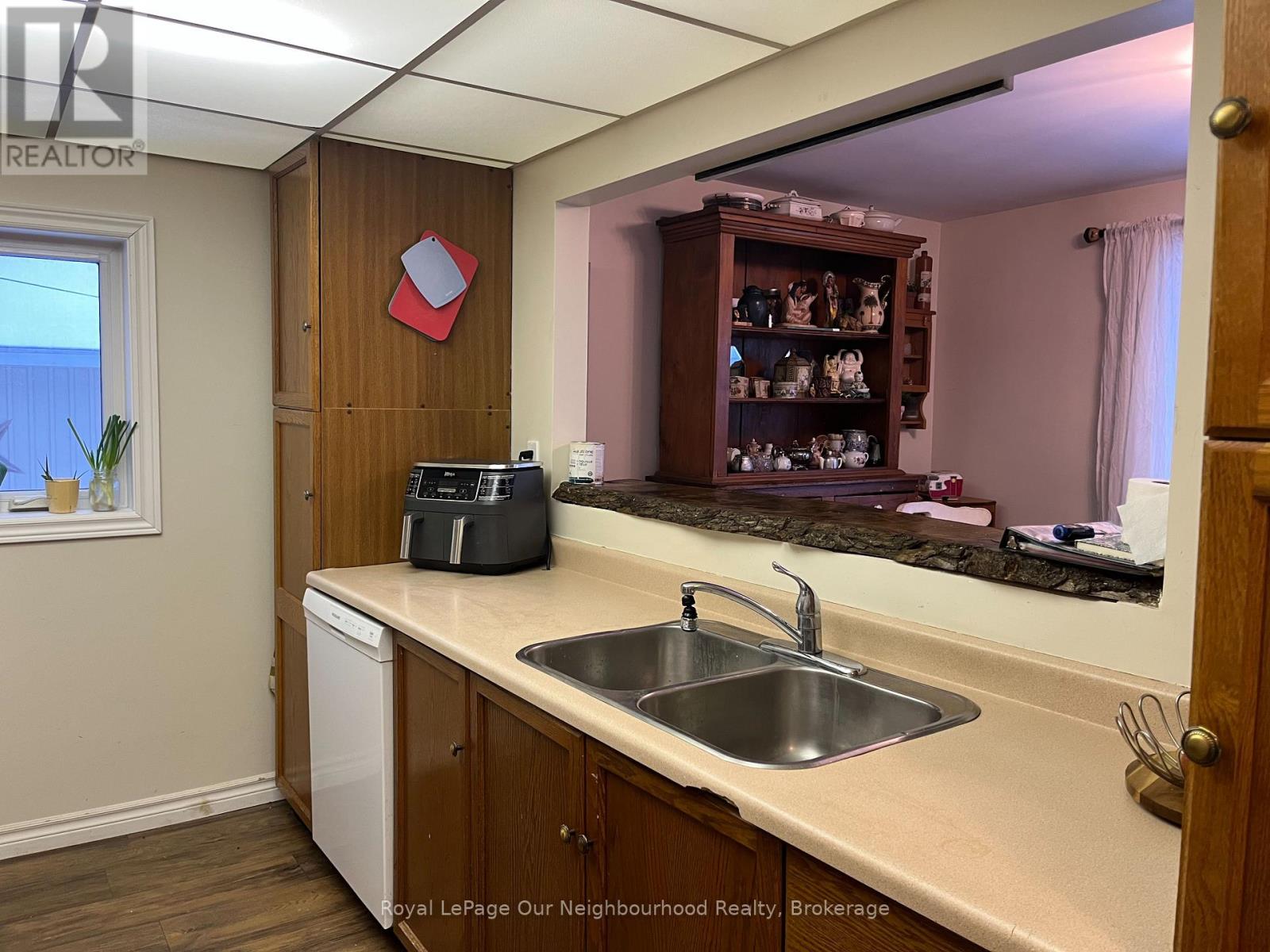 72 LAKESHORE ROAD - 6