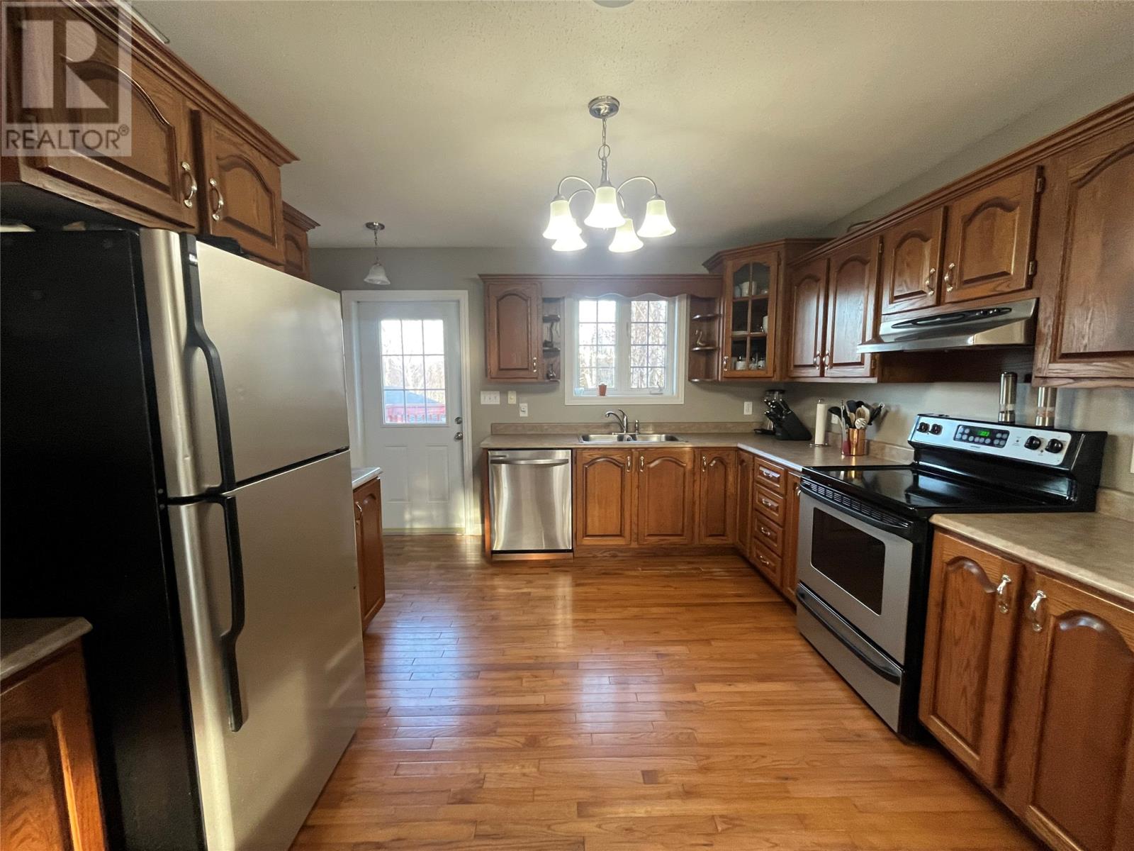 17 Hillview Avenue — photo 7