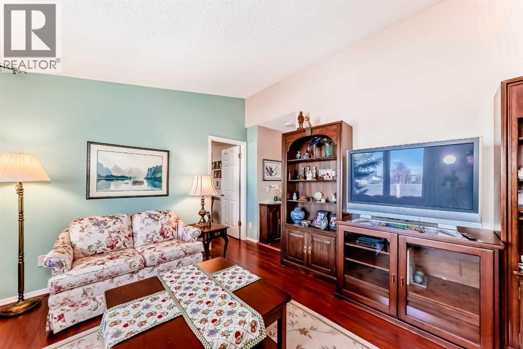 Single Family House for Sale in  Macewan Ridge Villas NW MacEwan Glen Calgary 