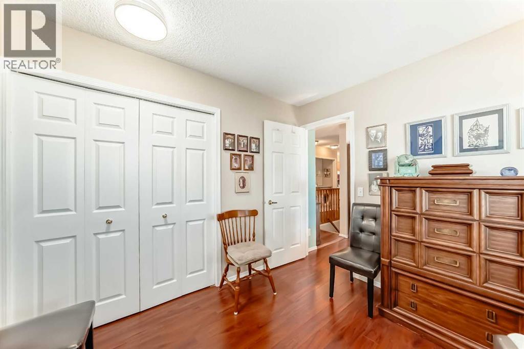 Single Family House for Sale in  Macewan Ridge Villas NW MacEwan Glen Calgary 