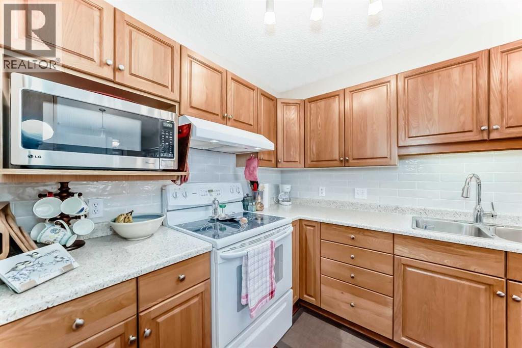 Single Family House for Sale in  Macewan Ridge Villas NW MacEwan Glen Calgary 