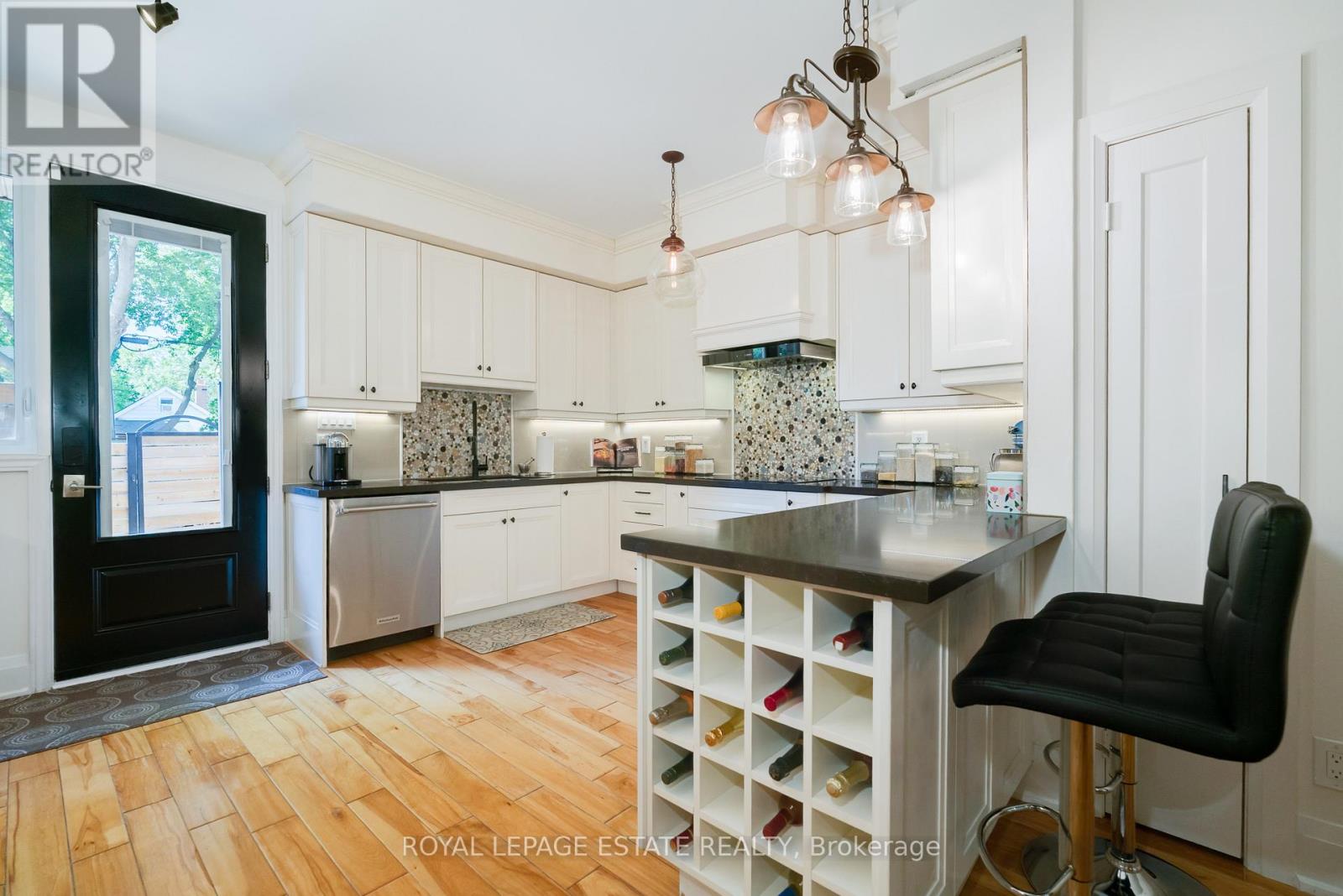 18 BASTEDO AVENUE - 10