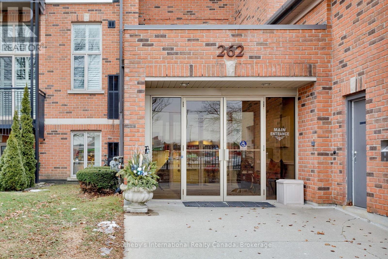 #219 262 DUNDAS STREET E - 7