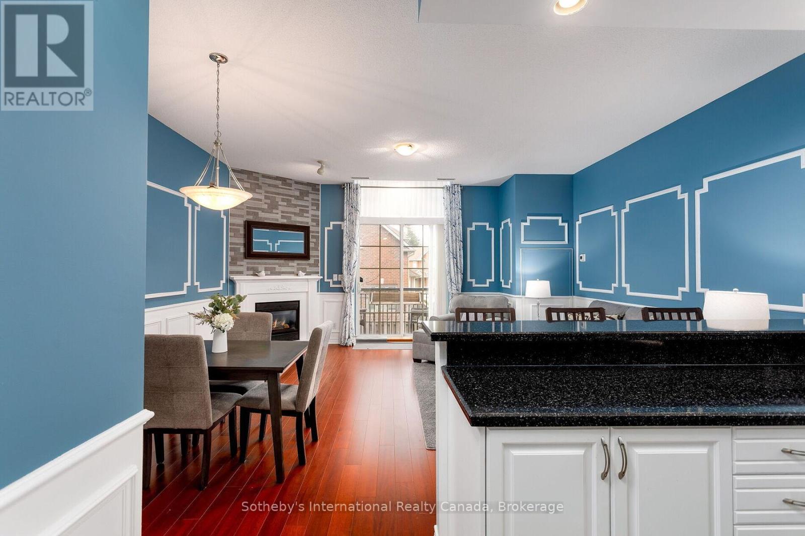 #219 262 DUNDAS STREET E - 9
