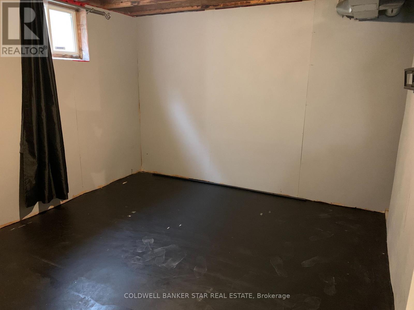 27 STEELE STREET - 22