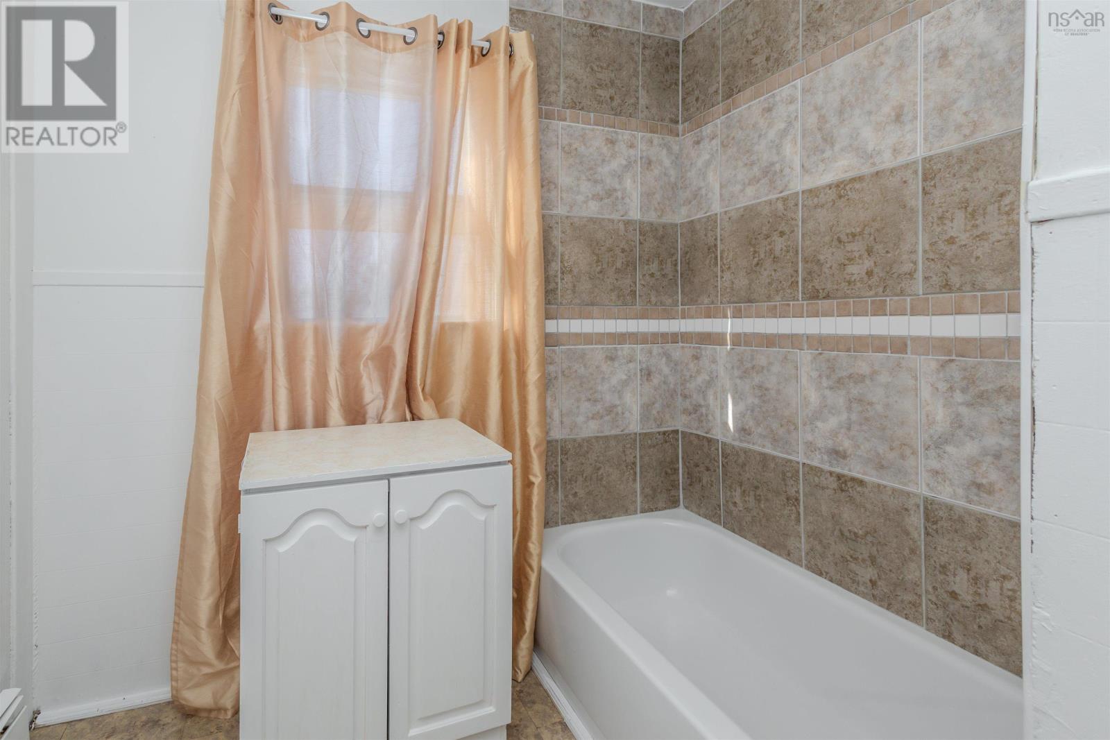 Property 31 of 41 of 192-194 Gatacre Street