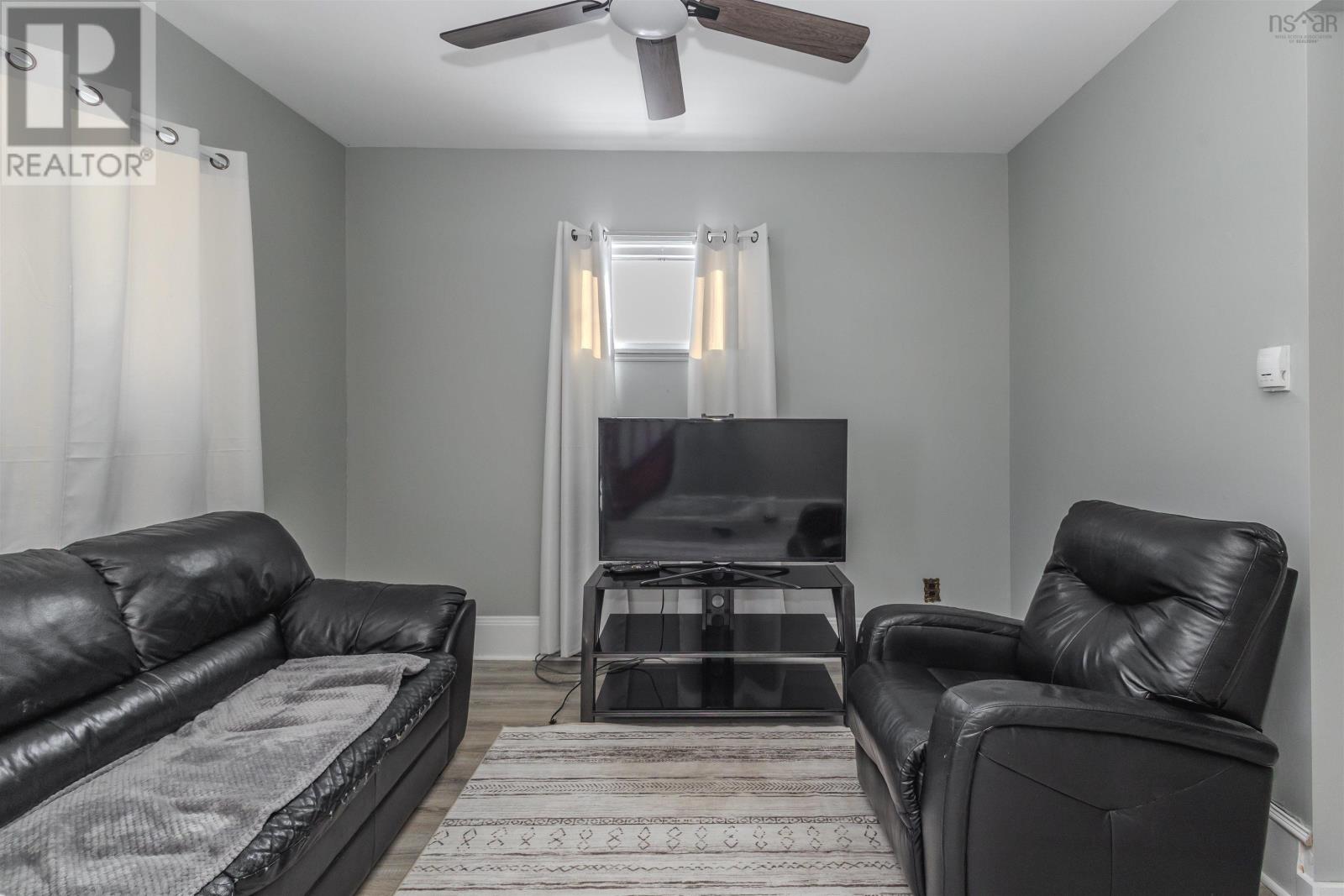 Property 8 of 41 of 192-194 Gatacre Street