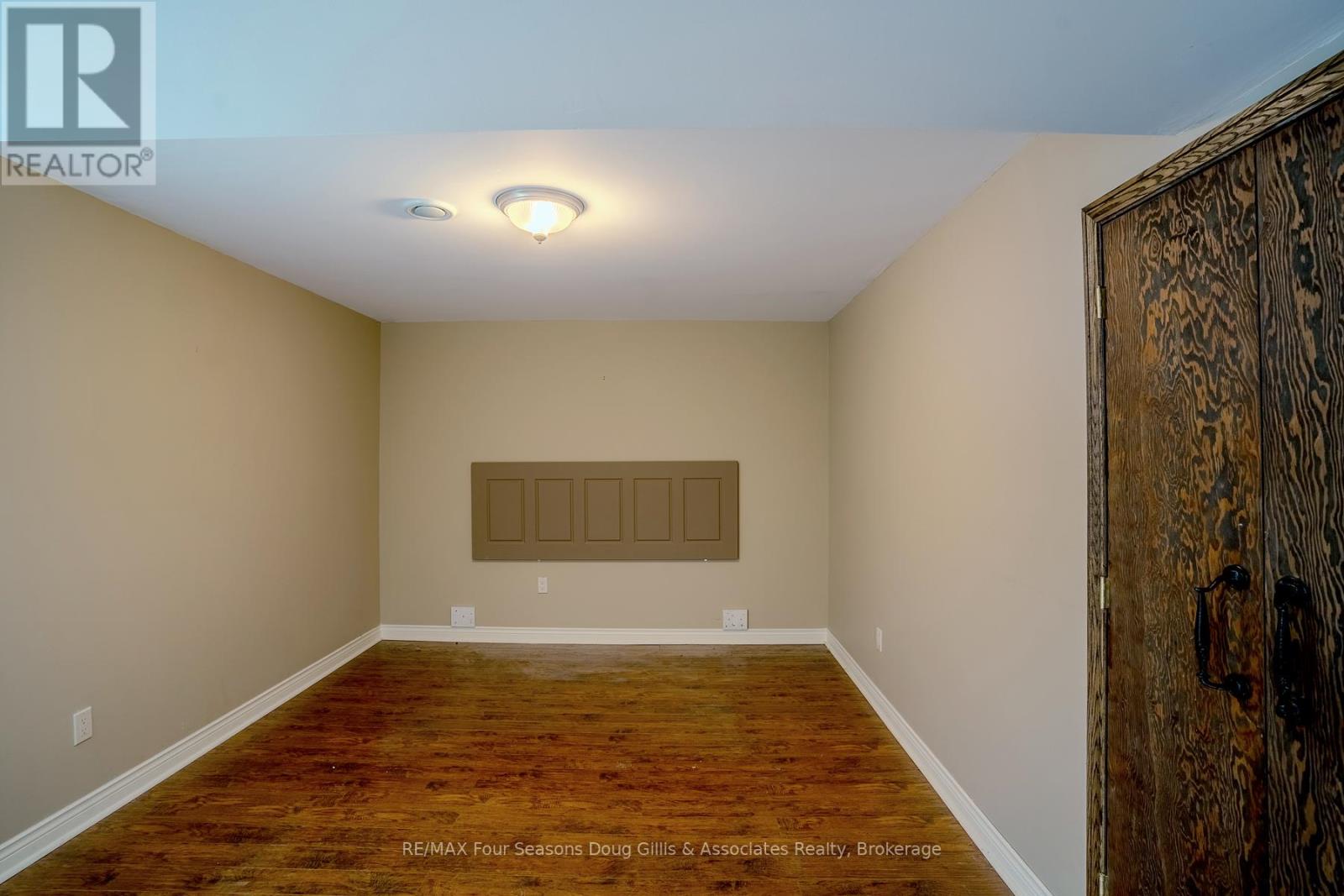 135 ALGONQUIN DRIVE - 19