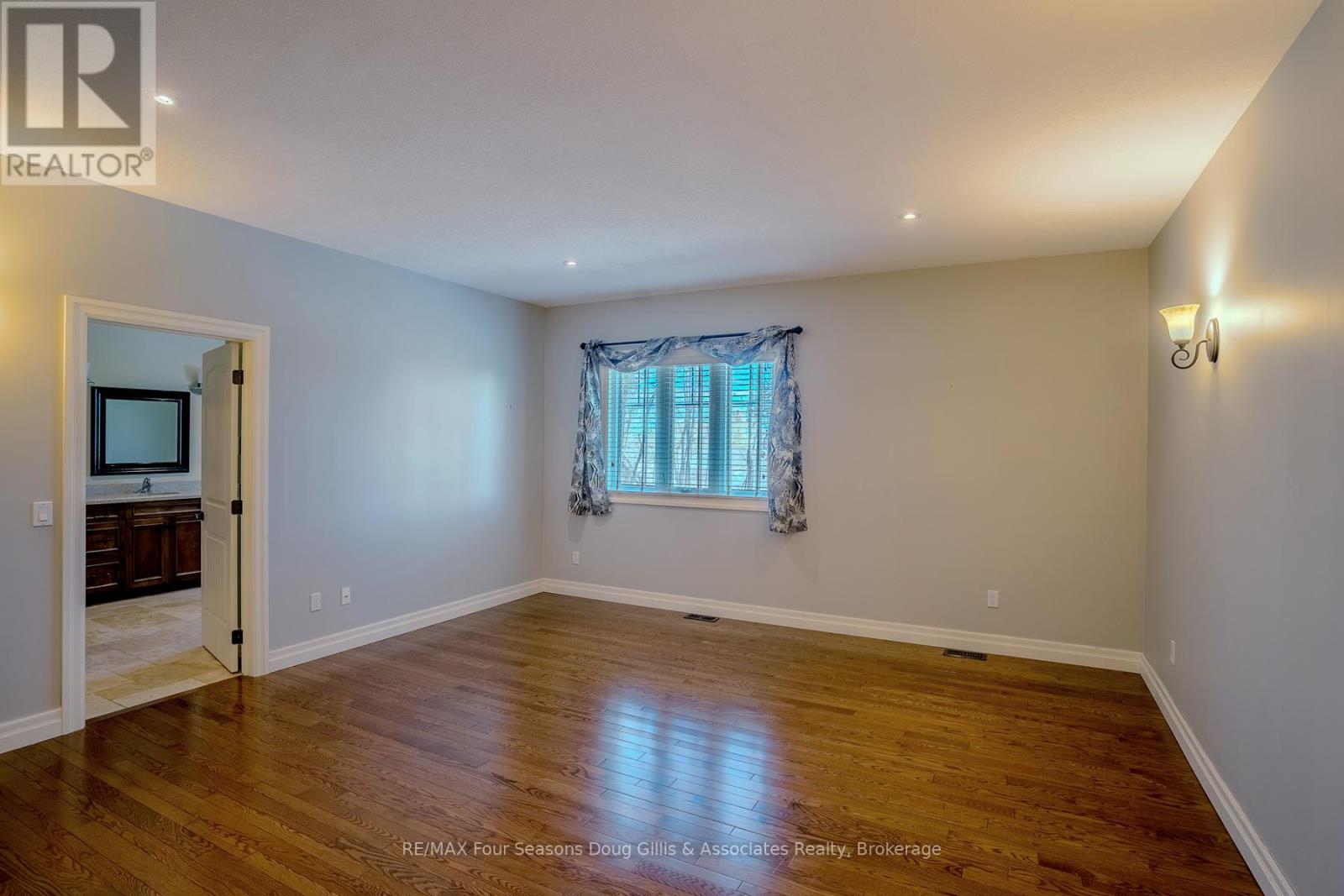 135 ALGONQUIN DRIVE - 24