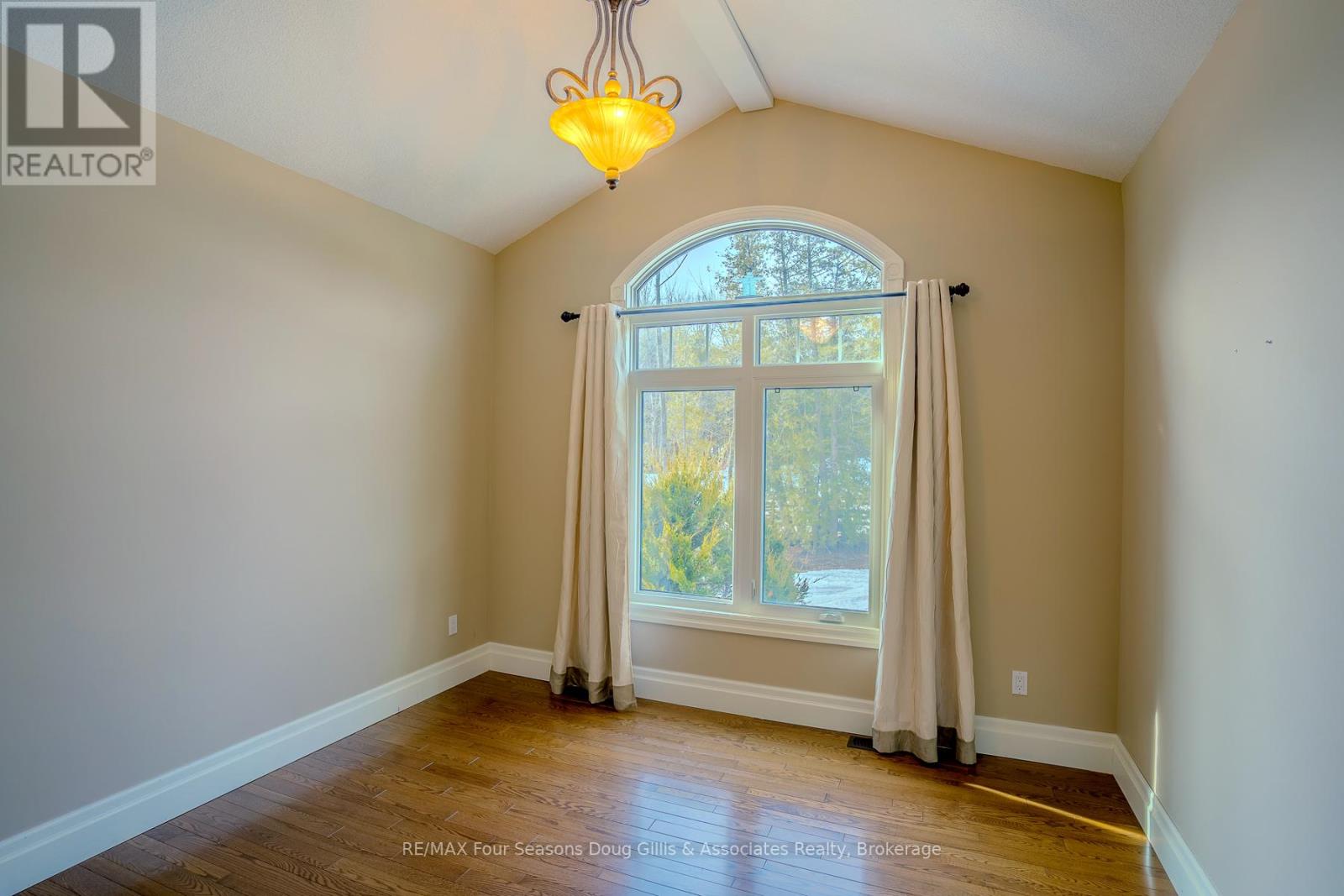 135 ALGONQUIN DRIVE - 28