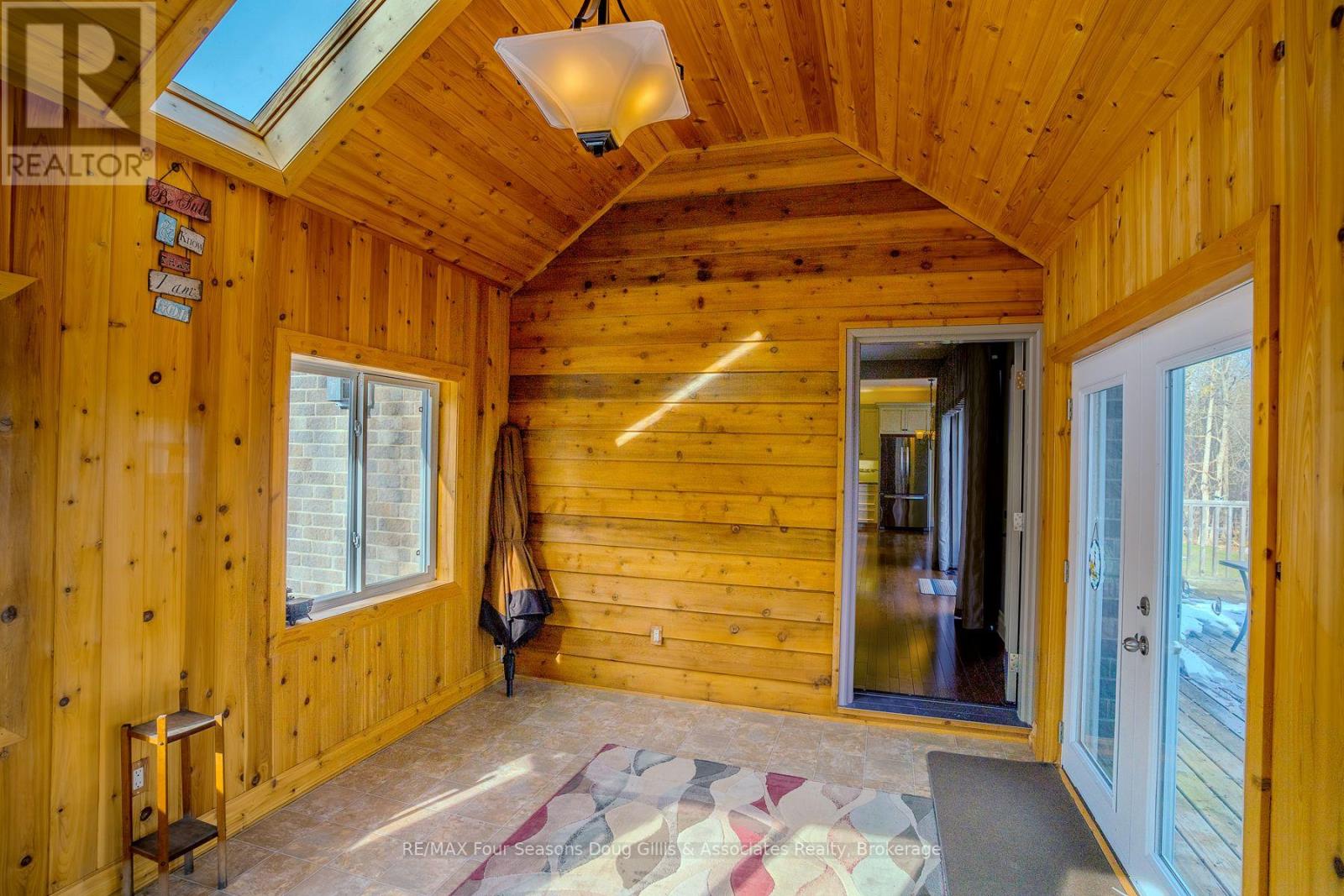 135 ALGONQUIN DRIVE - 32