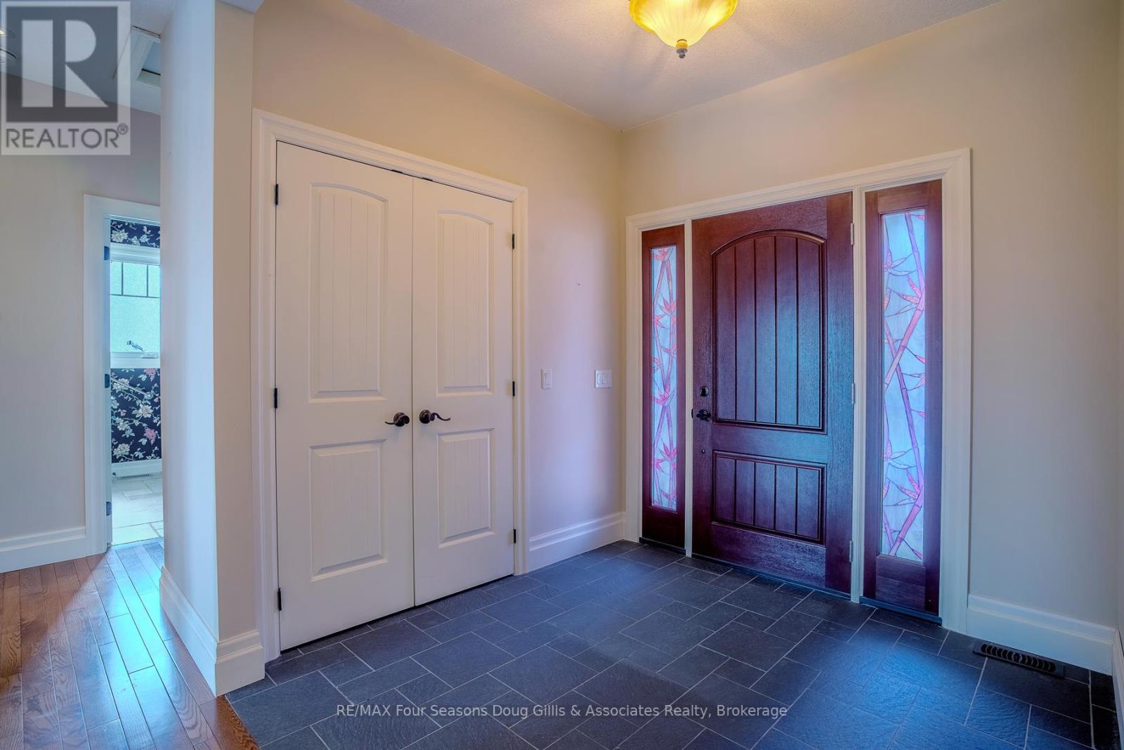 135 ALGONQUIN DRIVE - 34
