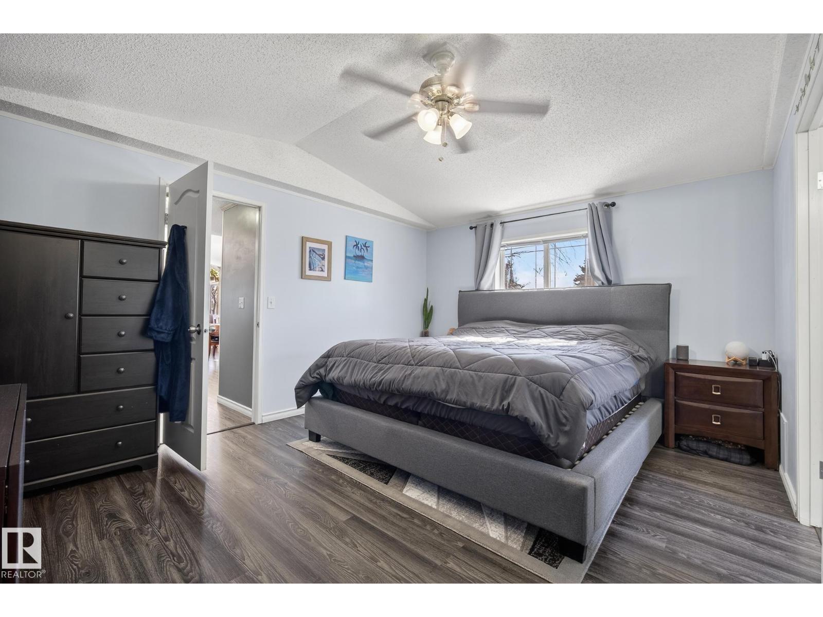 902 Jubilee Close, Sherwood Park