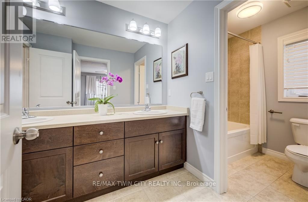 928 EVENS POND COURT,Kitchener,,