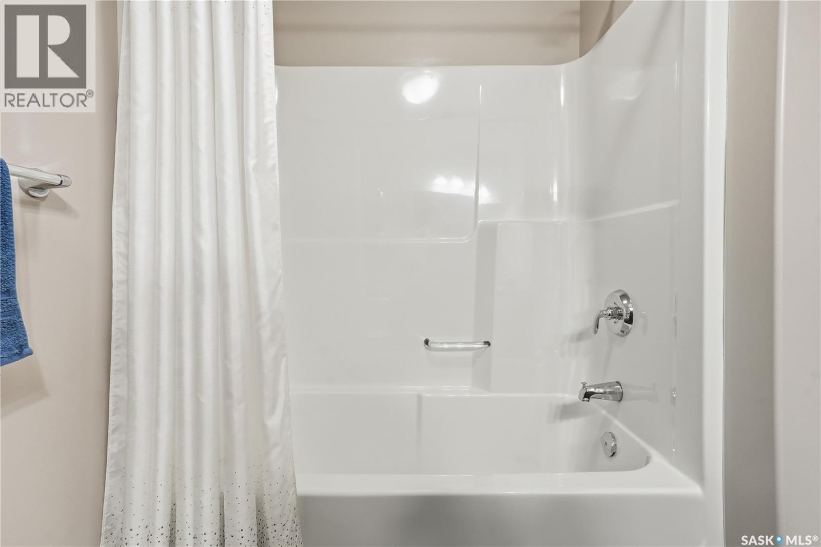 Single Family House 2 Level for Sale in   Windsor Park ROAD Regina 