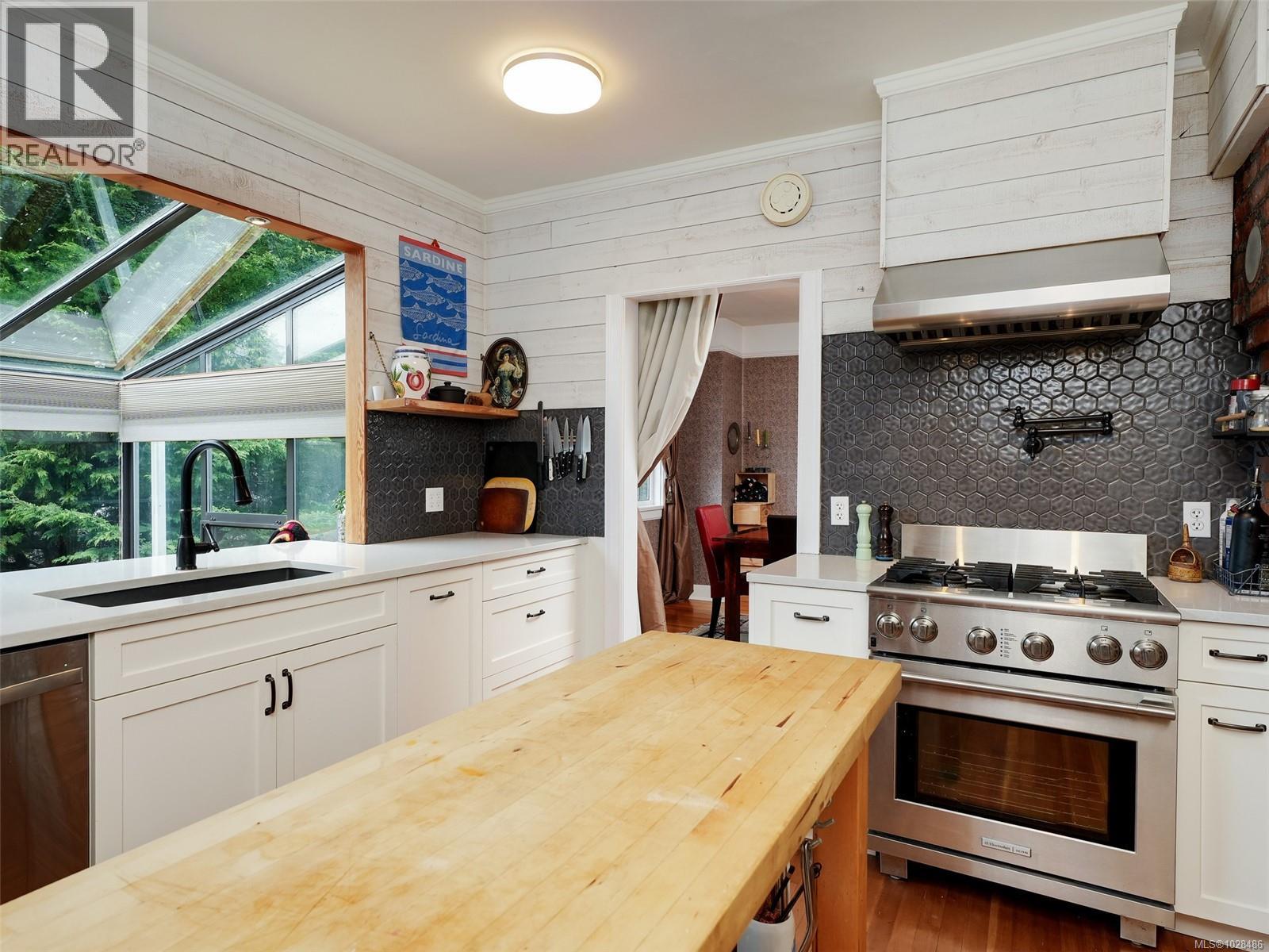 720 Sea Terr, Victoria