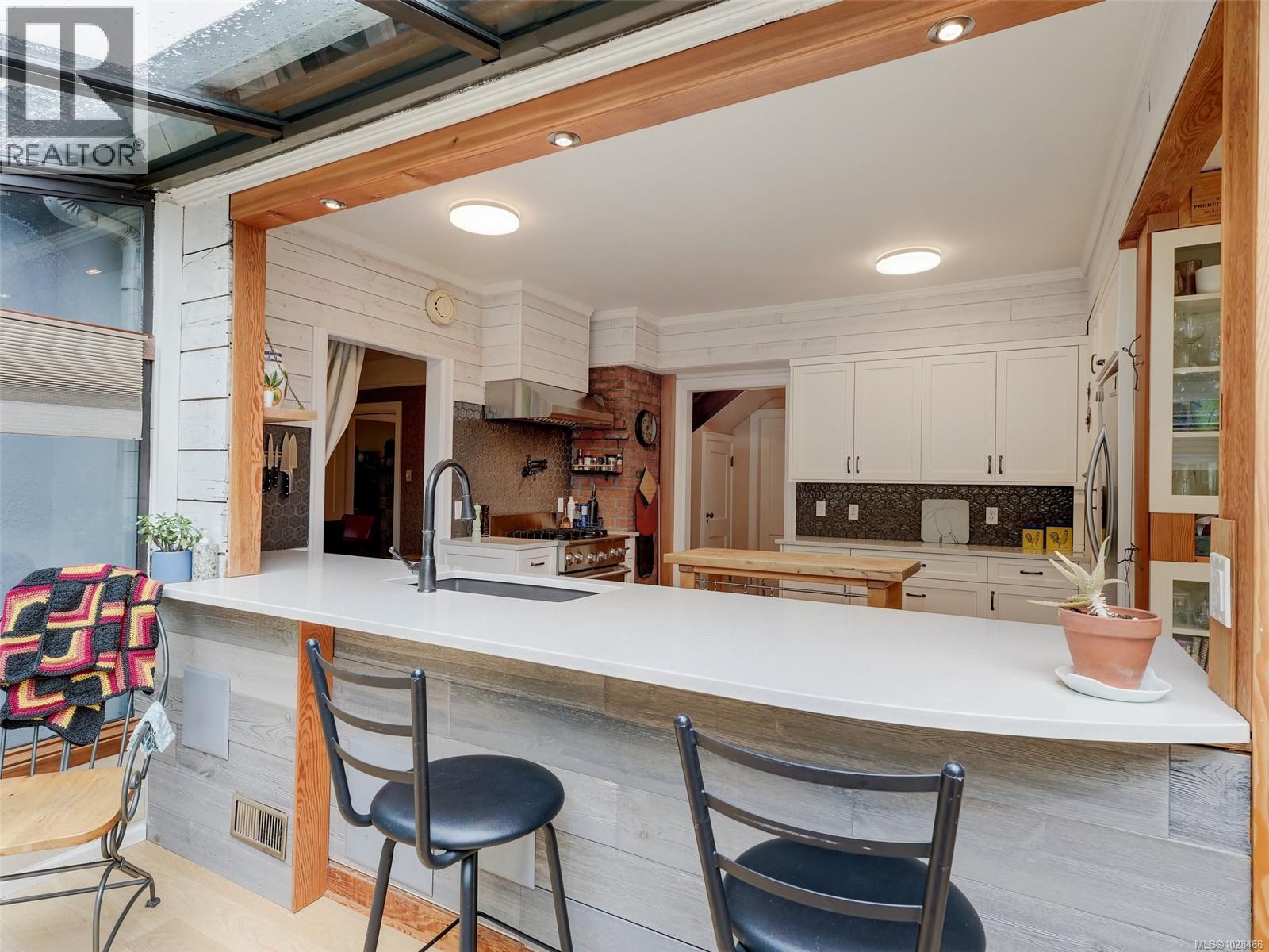 720 Sea Terr, Victoria