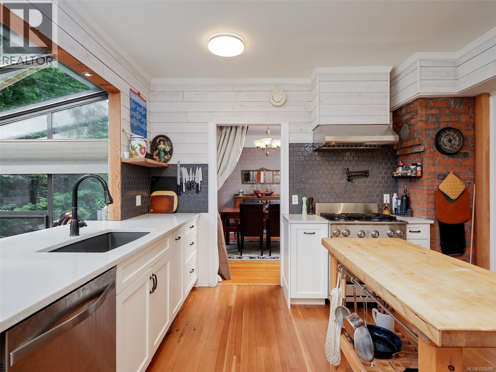 720 Sea Terr, Victoria