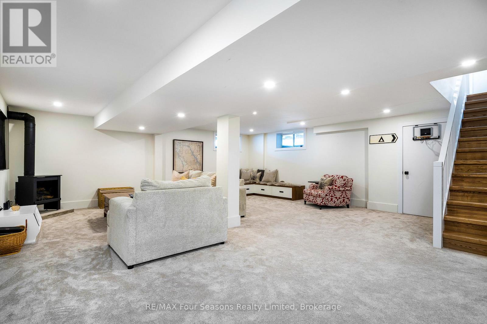 141 ASPEN WAY — photo 32
