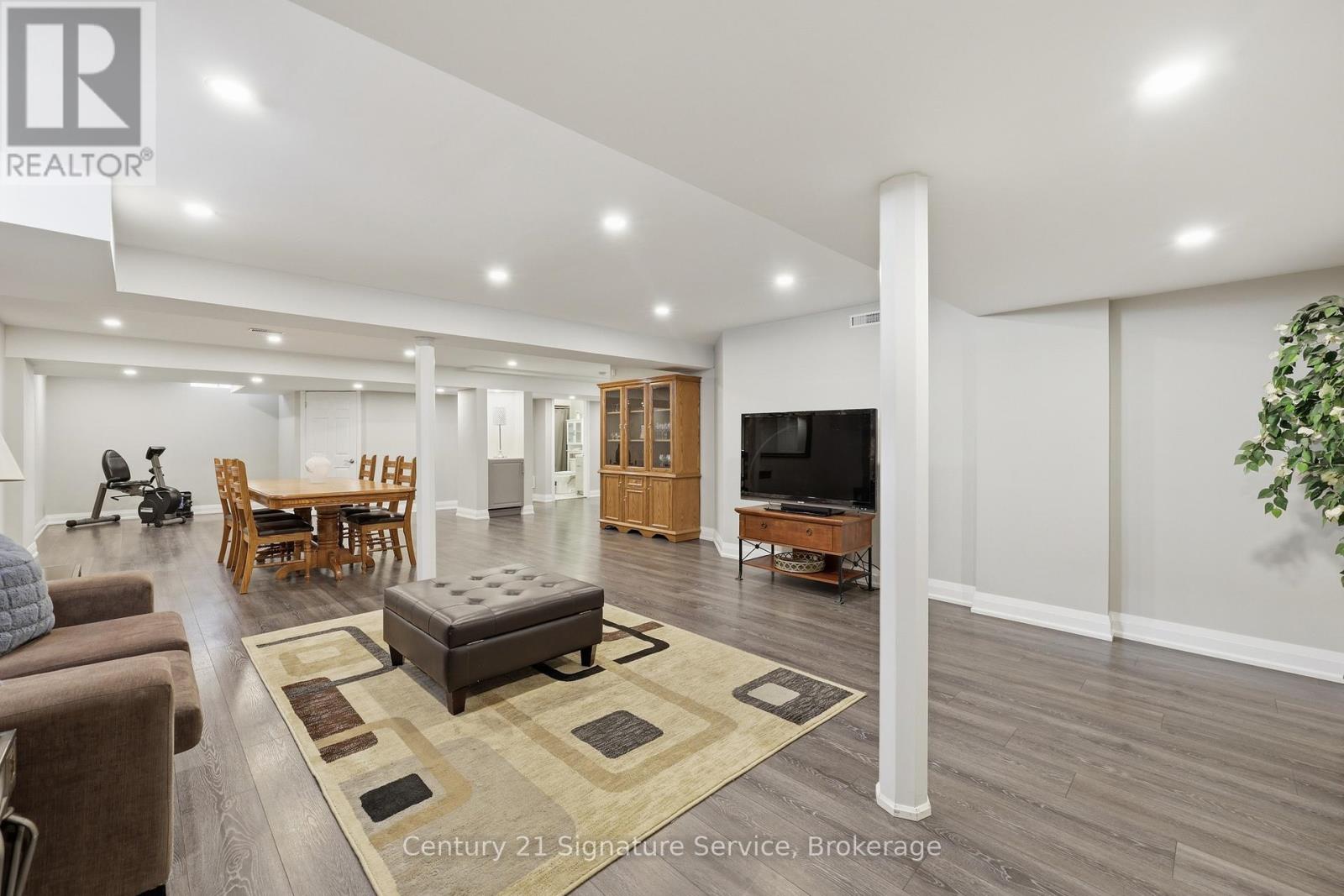50 CHATEAU DRIVE - 28