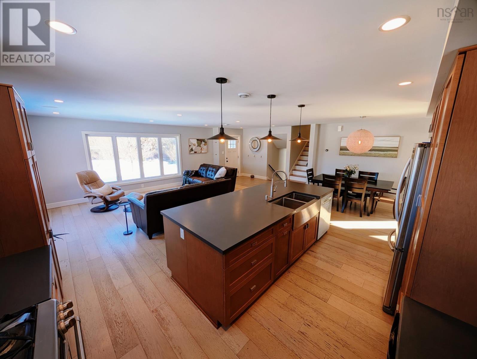 Property 17 of 50 of 10055 19 Highway