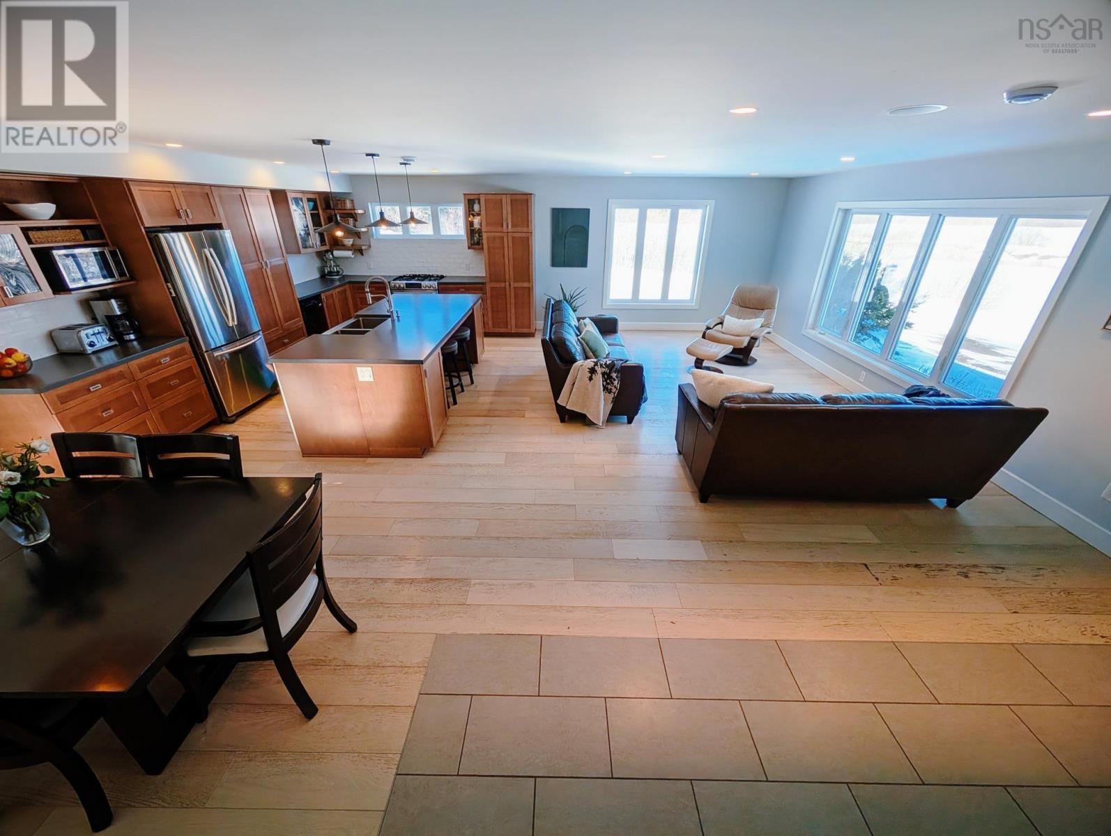 Property 16 of 50 of 10055 19 Highway