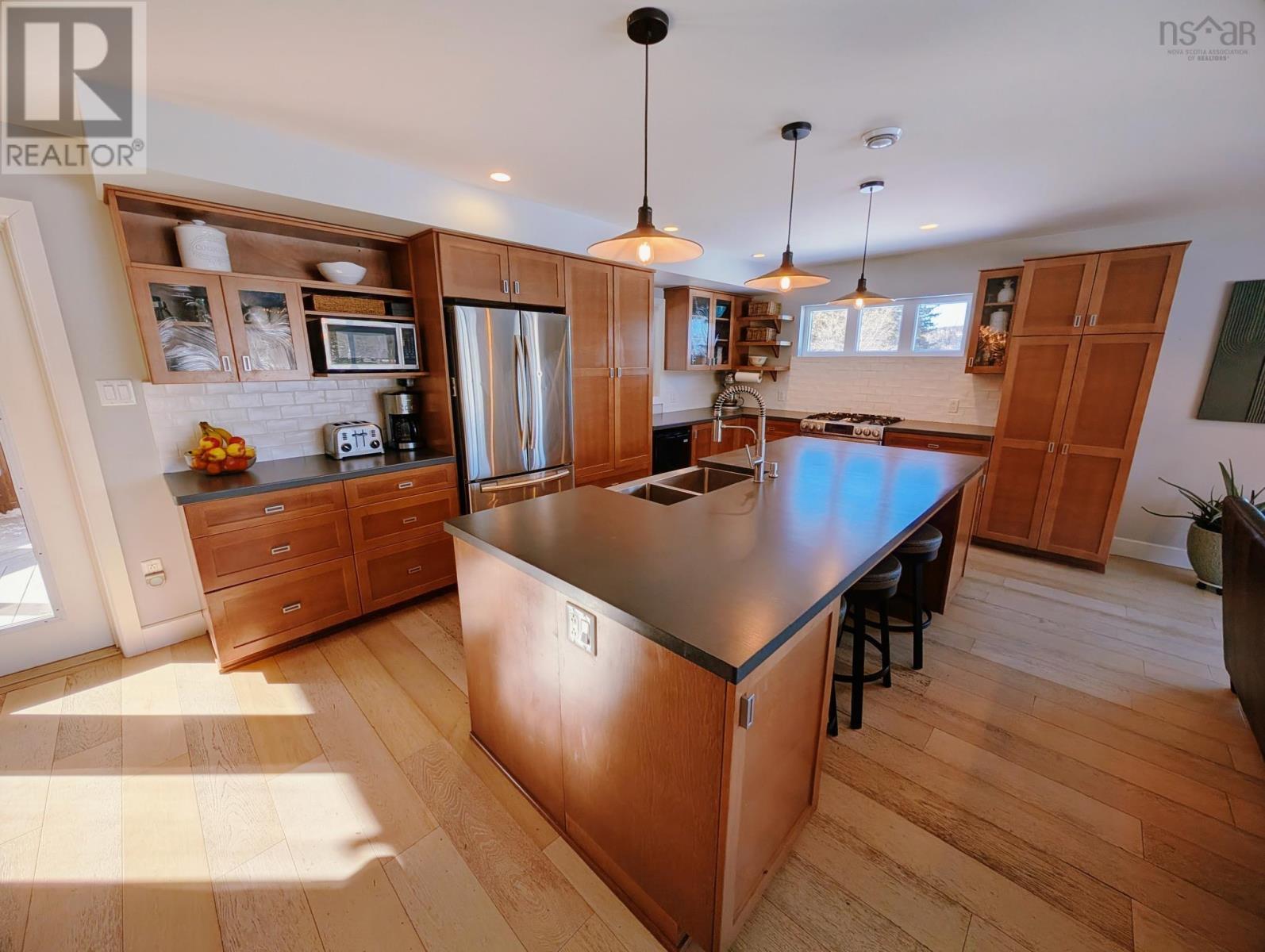 Property 19 of 50 of 10055 19 Highway