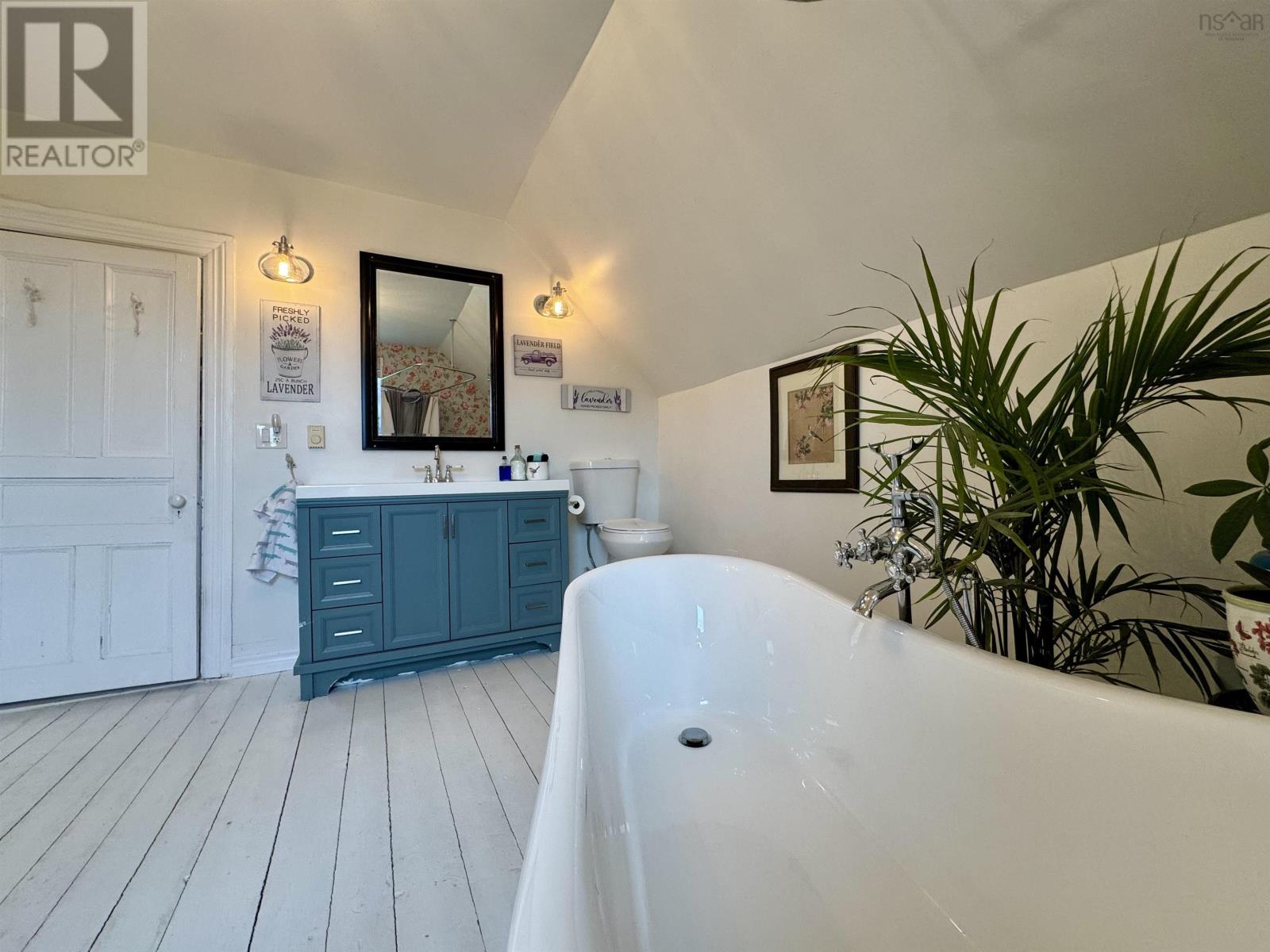 Property 23 of 49 of 3463 Loch Lomond Rd.