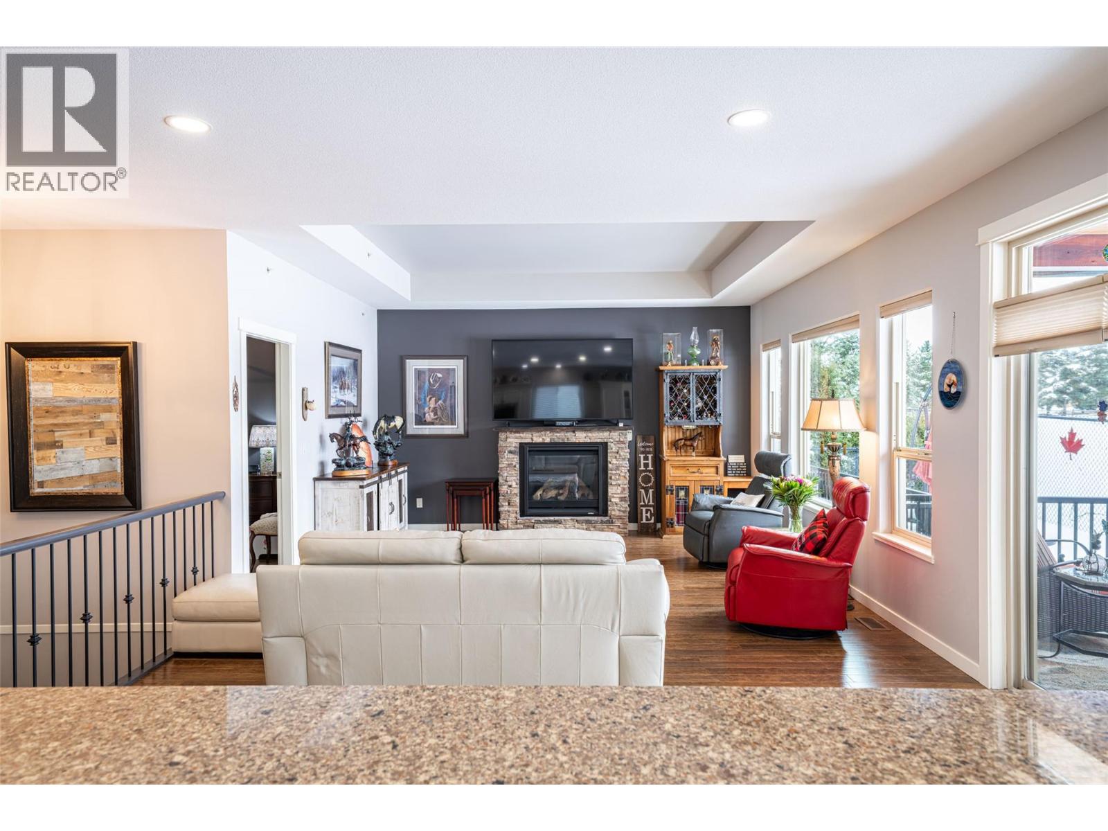 #27 2444 YORK AVENUE - 15