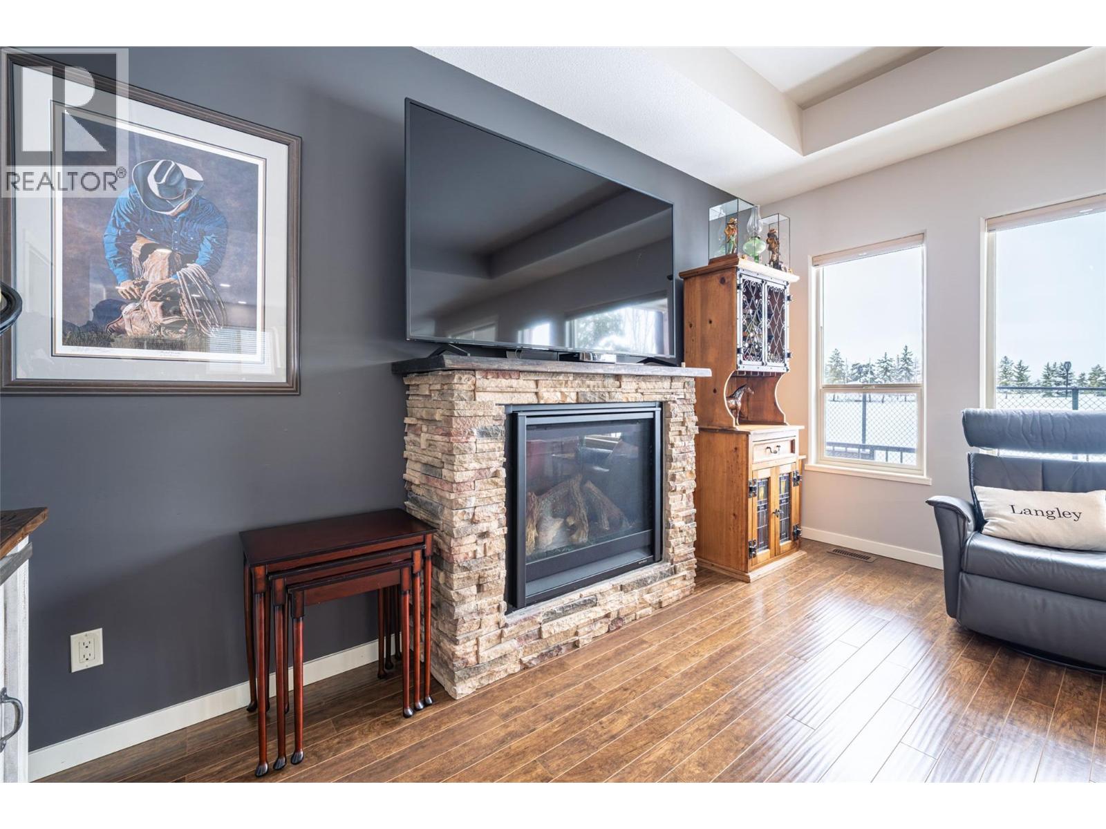 #27 2444 YORK AVENUE - 21