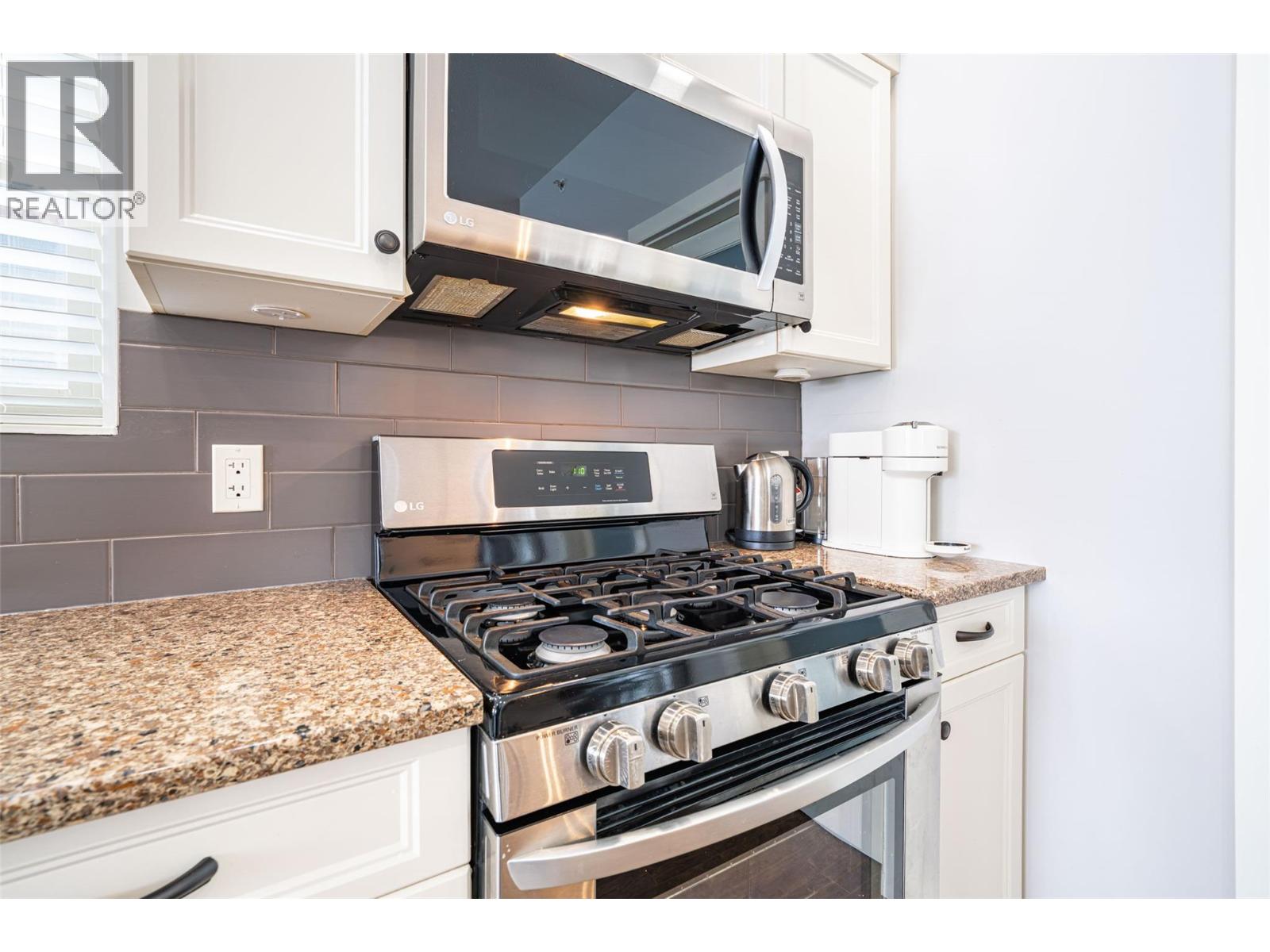 #27 2444 YORK AVENUE - 9