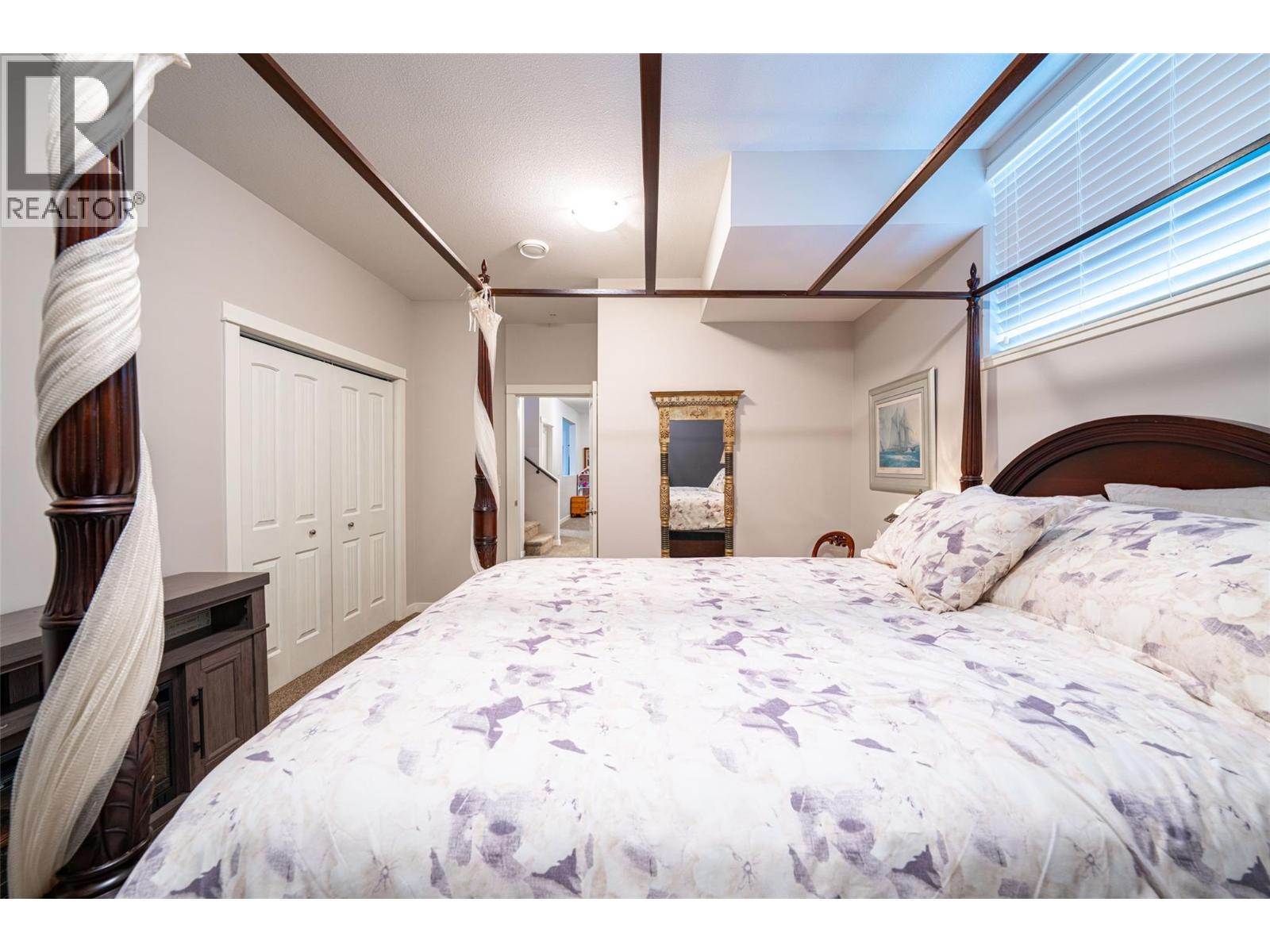 #27 2444 YORK AVENUE - 60